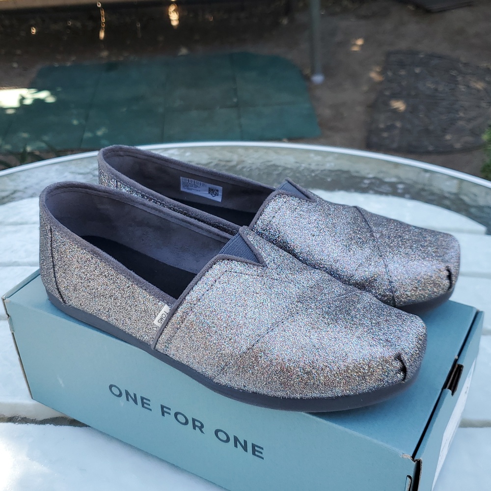 Toms Classic Grey Iridescent Women's Size 10 GUC With Box And Decal